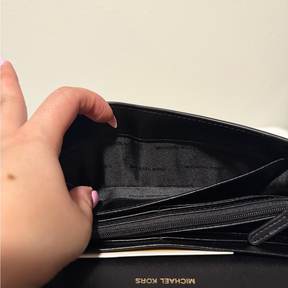 SOLD❣️ Michael Kors Black Leather Wallet with Gold Logo - Picture 8 of 13